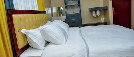 Executive Suite, Ensuite, Garden View | Tempur-Pedic beds, bed sheets