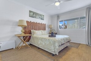 4 bedrooms, iron/ironing board, WiFi, bed sheets