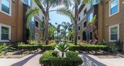 2 Bedrooms ✦ Ground Floor Unit ✦ Pool ✦ Wi-Fi ✦ Gym ✦ Pack 'n Play