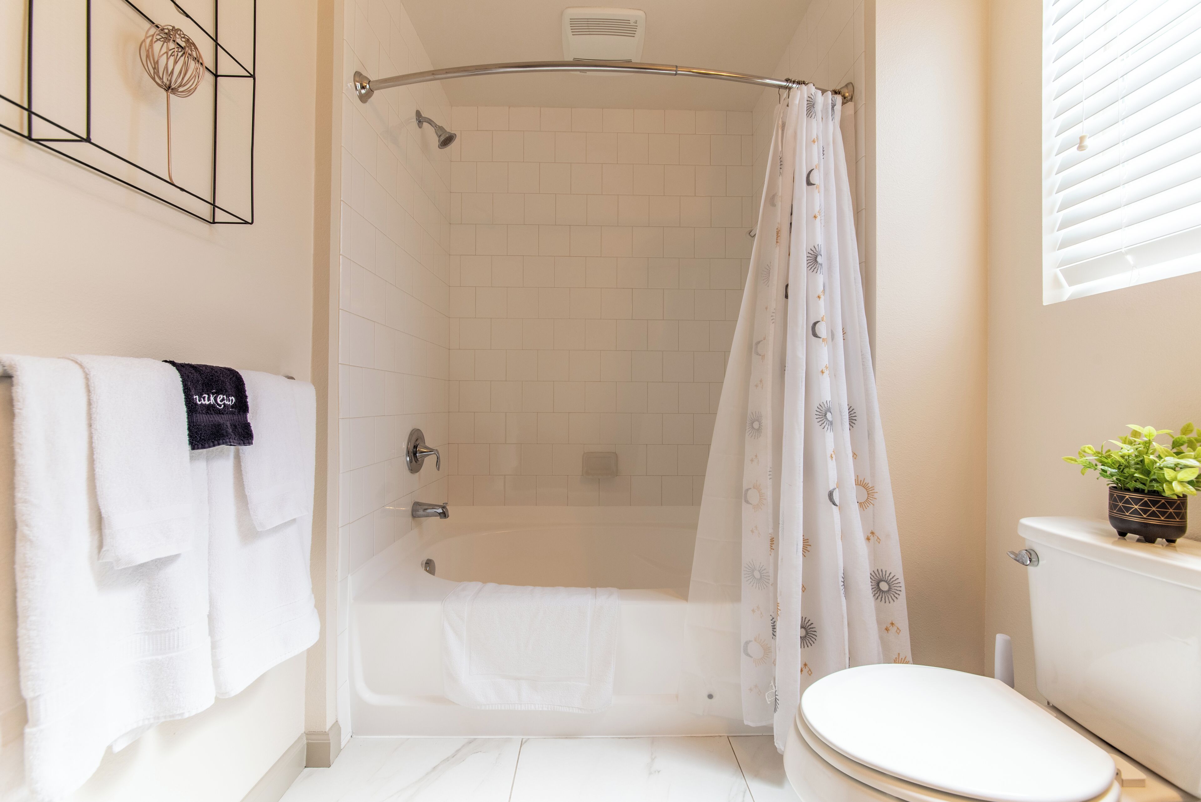 ヘアドライヤー、タオル、石鹸、シャンプー