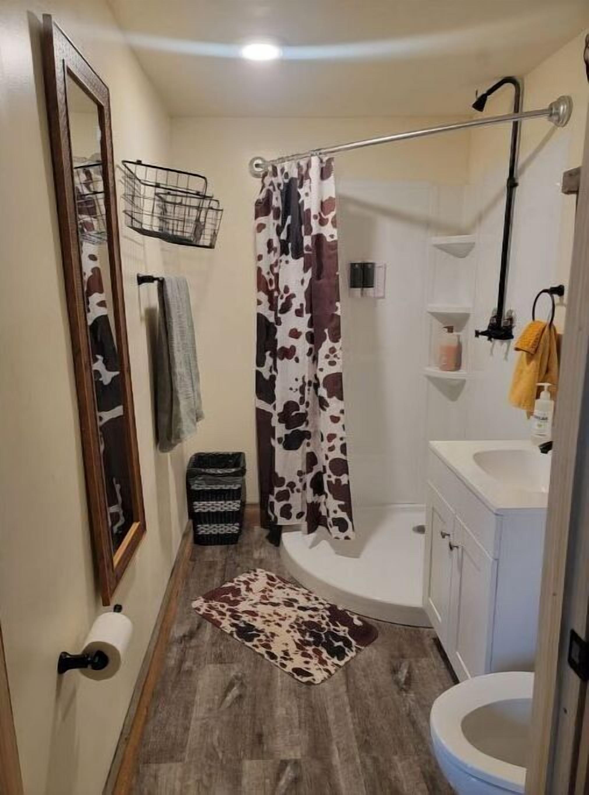 Haartrockner, Handtücher, Seife, Shampoo