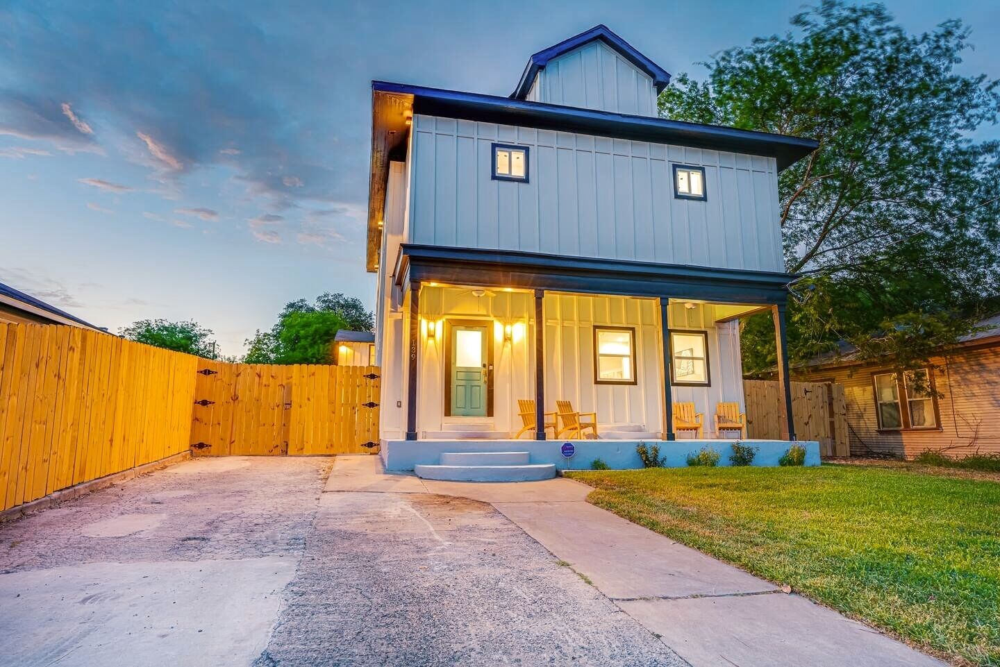 Private Home Near Alamodome 5 bedrooms 4.5 Bathrooms!