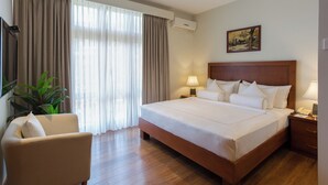 Deluxe Double Room | In-room safe, desk, laptop workspace, blackout drapes - Serene Villa 38 (Kandy)