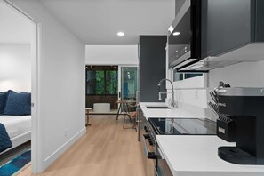 Fridge, microwave, oven, stovetop - Modern cabin #2 Close to town (Highlands)