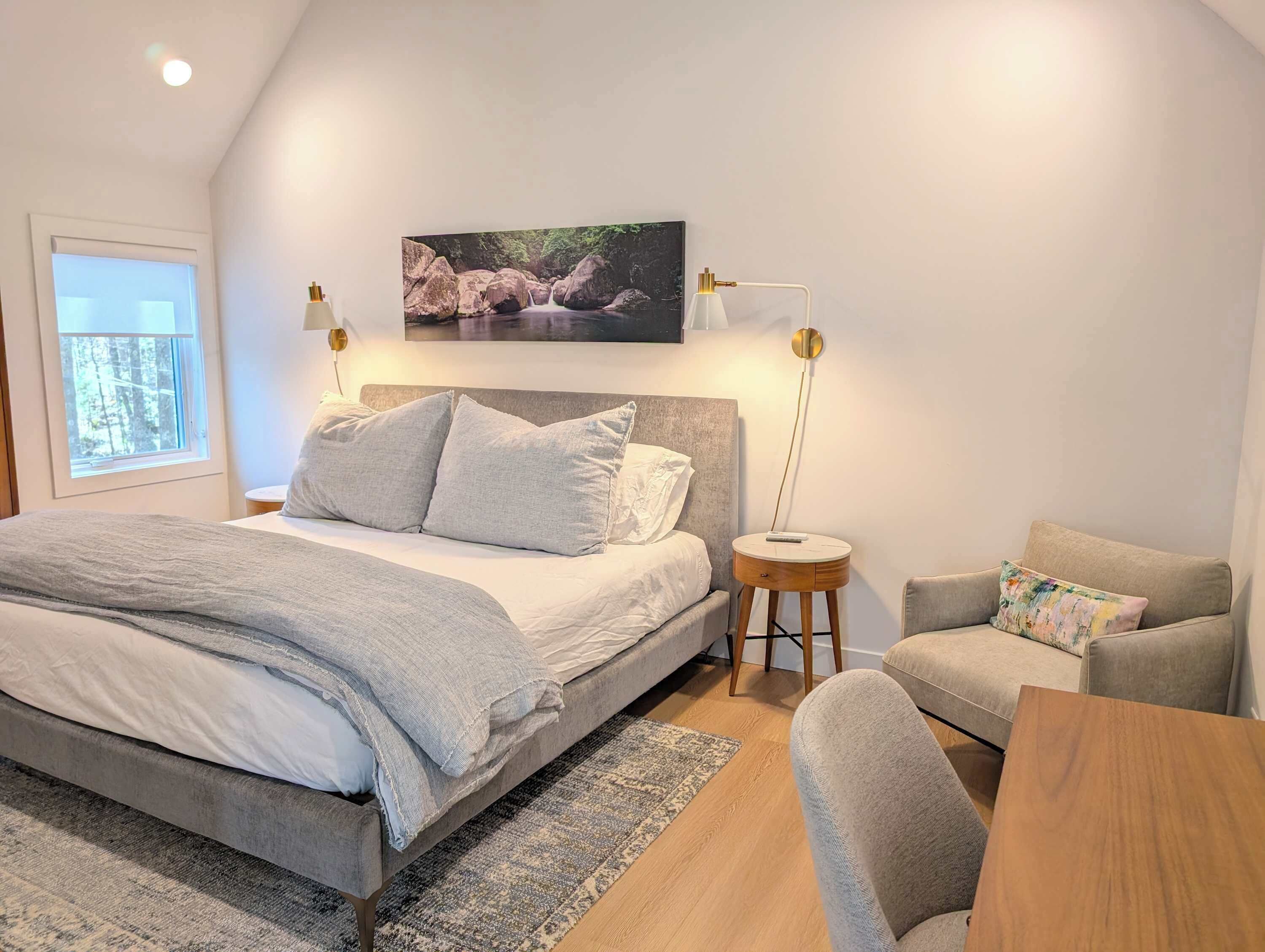 2 bedrooms, desk, iron/ironing board, WiFi