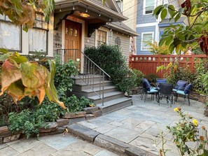 Exterior detail - Wallingford Oasis, comfortable home near everything (Seattle)