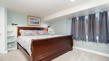 5 bedrooms, iron/ironing board, internet, bed sheets