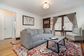 Televisión y chimenea 