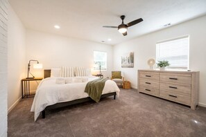 4 bedrooms, iron/ironing board, WiFi, bed sheets - The Creekside Cottage, Mins from Downtown (Indianapolis)