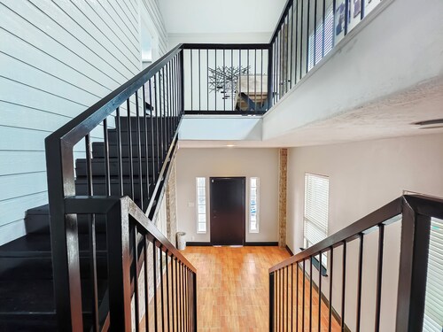 Modern 3 Bedroom with Tons of Games, Pool Table, Ping Pong, 85" TV, BBQ, & More