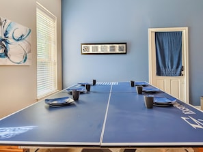 Dining - Modern 3 Bedroom with Tons of Games, Pool Table, Ping Pong, 85" TV, BBQ, & More (Houston)