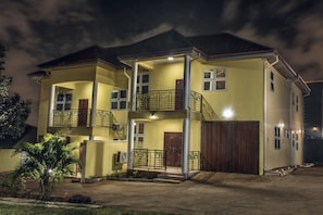 Exterior - The Moments Guest House (Kwabenya)