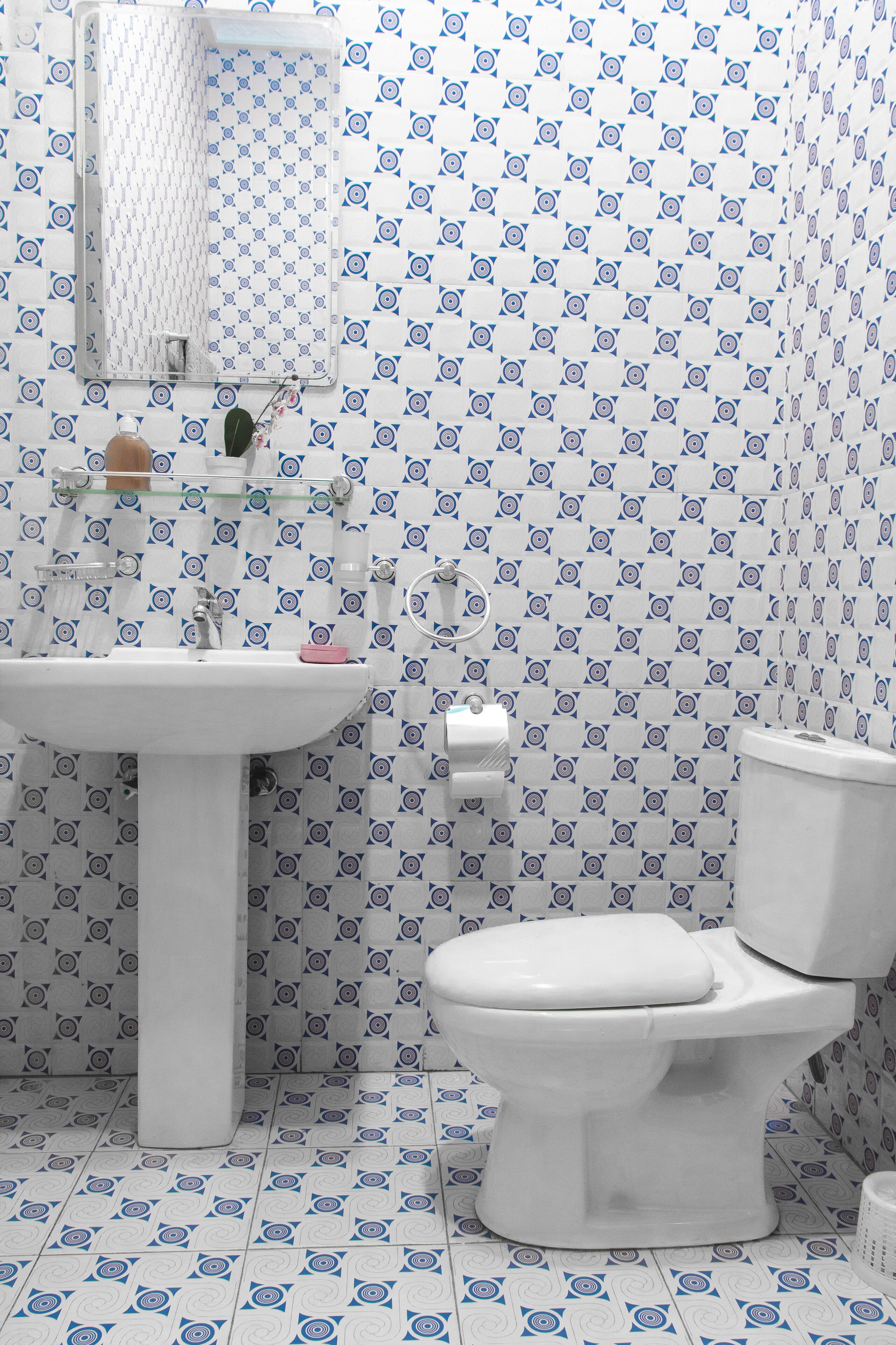 Shower, rainfall showerhead, towels
