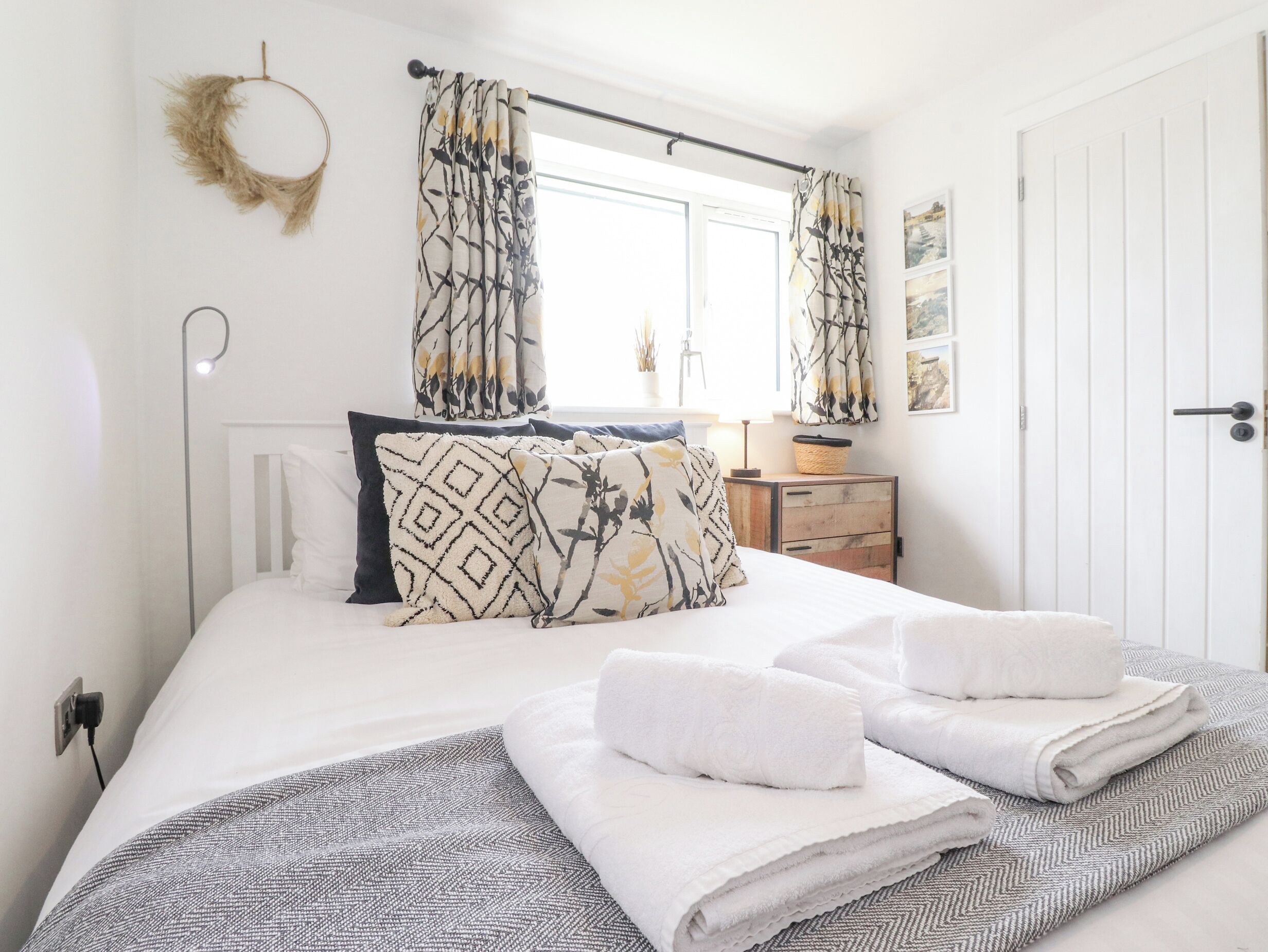 4 quartos, individualmente decorados, individualmente mobiliados