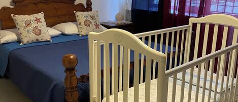 1 chambre, lit parapluie, Wi-Fi gratuit, draps fournis