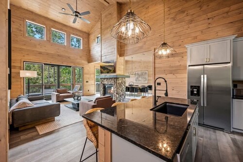 Sevierville - Heated pool, hot tub, theater room