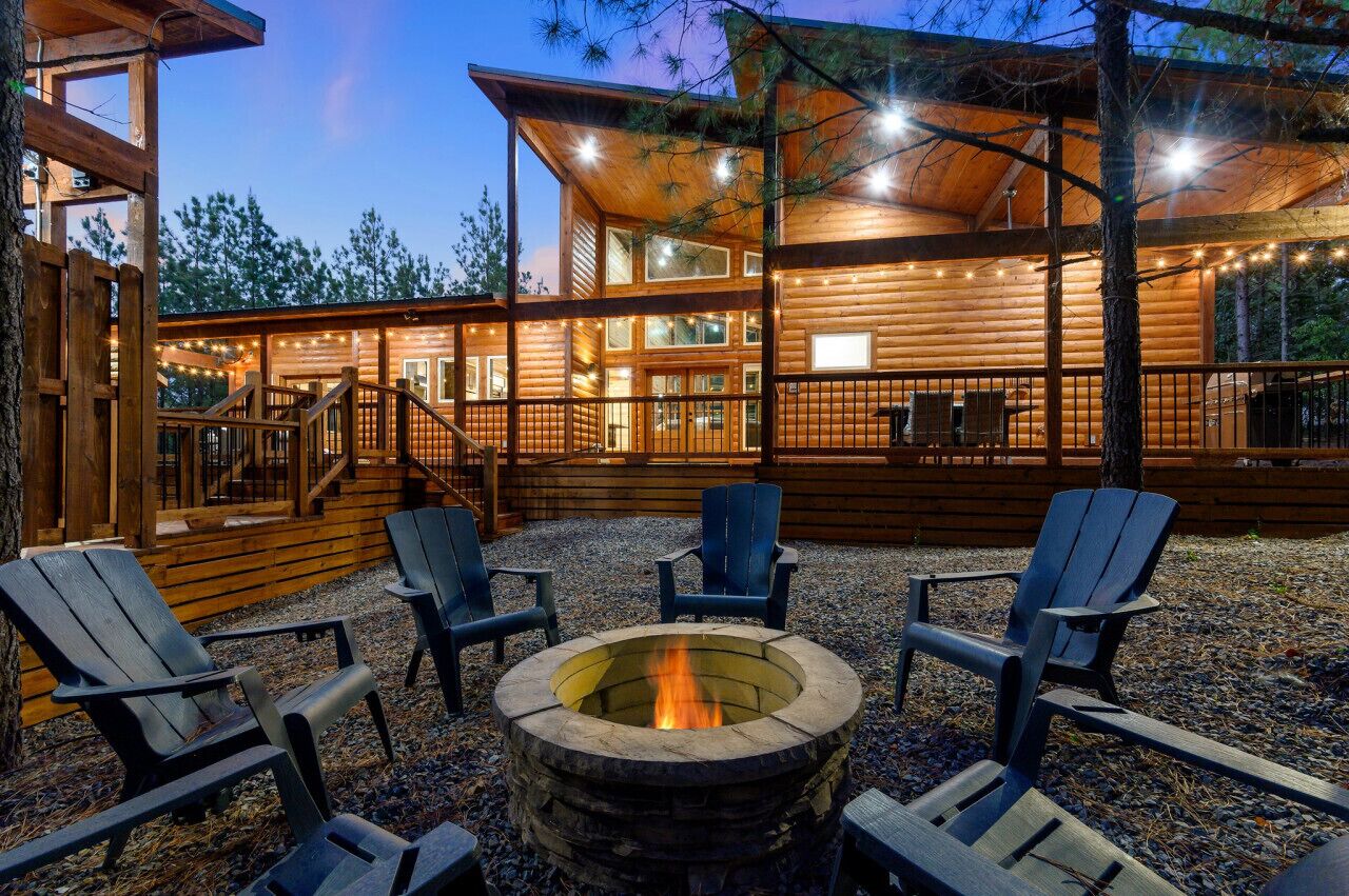 Timber Lodge - The Ultimate Modern Retreat!