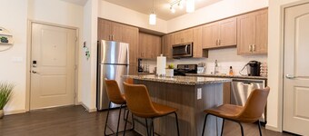 2 Bedrooms ✦ King Beds ✦ Wi-Fi ✦ Pool ✦ Gym