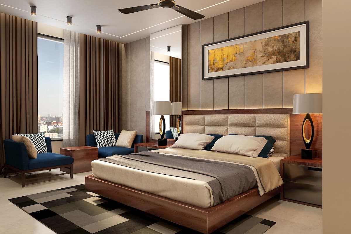 Un dormitorio moderno con una cama grande, un sofá, un escritorio y vistas a la ciudad.