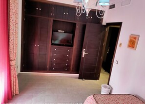 Interior - Holiday Home 'Pablo Picasso 9' with Mountain View, Wi-Fi and Air Conditioning (Jimena de la frontera)