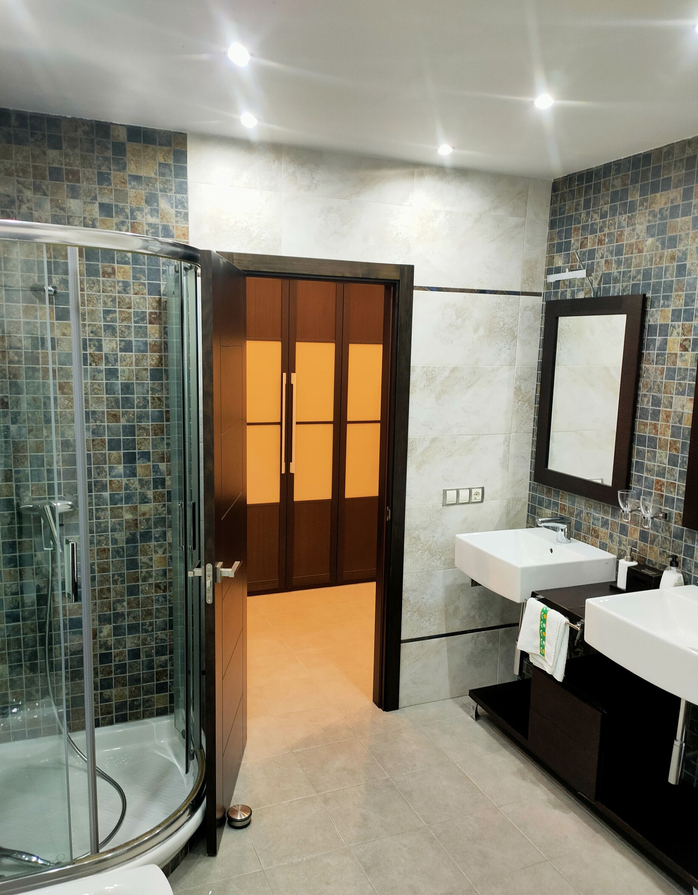 Bathtub, hair dryer, towels