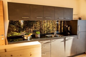 Fridge, oven, stovetop, dishwasher - Holiday Apartment "Kieserhof Wald" with Mountain View, Private Terrace & Wi-Fi (Terenten)