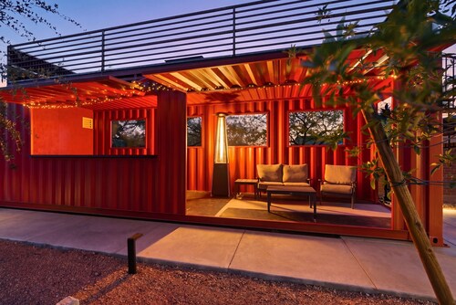 Modern Oasis: New Kitchen, Rooftop Deck, Exec Office, Pet-Friendly, Large Yard