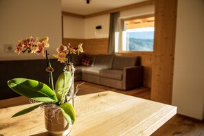 Ping pong - Holiday Apartment "Kieserhof Alm" with Mountain View, Private Terrace & Wi-Fi (Terenten)