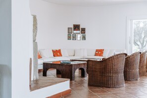 Interior - Holiday Home 'Villa Degli Olivi' with Sea View, Garden, Terrace & Wi-Fi (Pula)