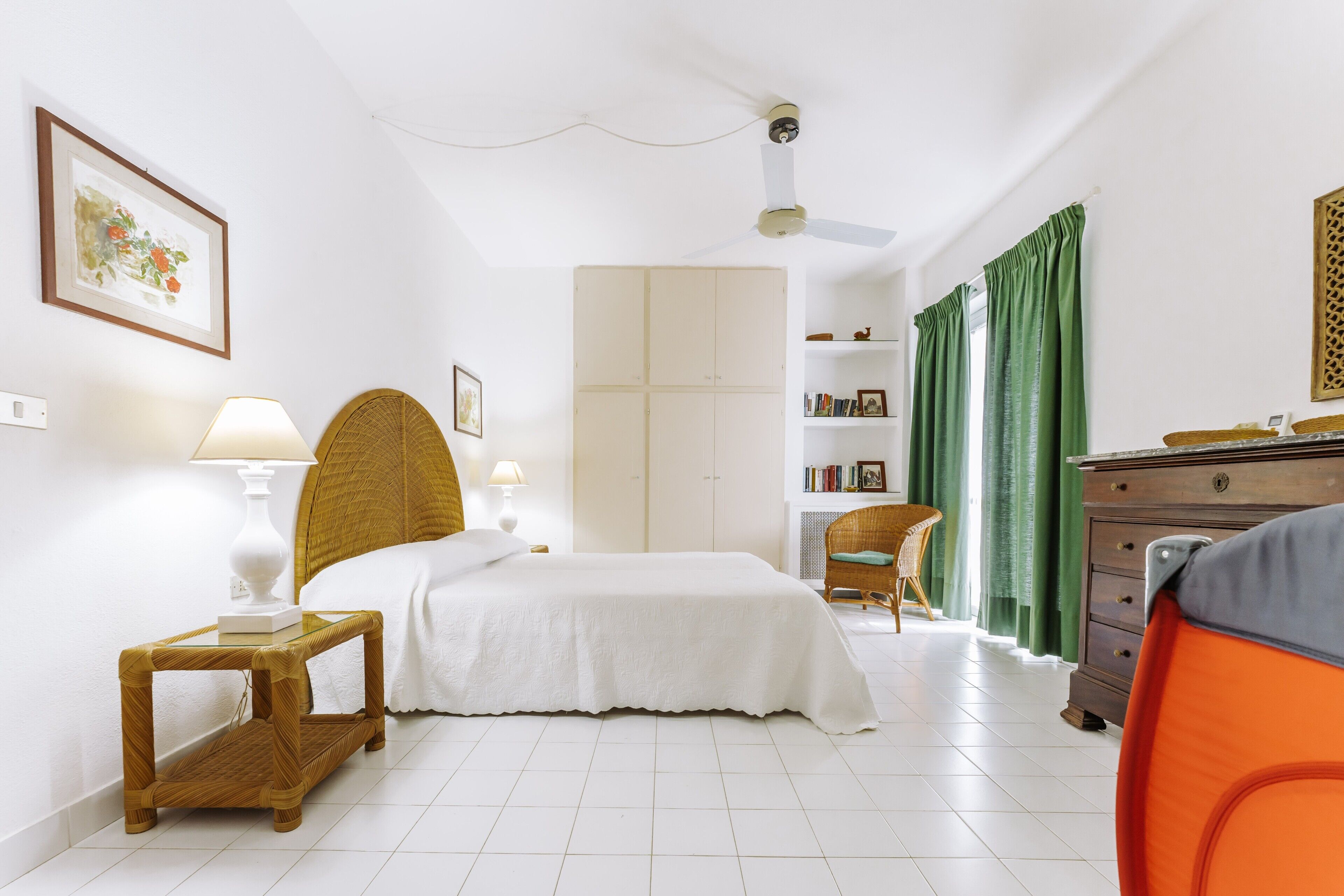 5 slaapkamers, een strijkplank/strijkijzer, gratis wifi, beddengoed