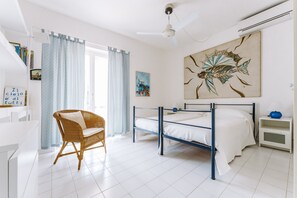 5 bedrooms, iron/ironing board, free WiFi, bed sheets