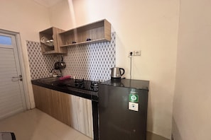 Superior Room, Pool View | Dapur kecil peribadi | Pembancuh kopi/teh, cerek elektrik