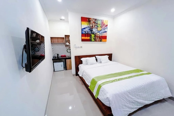 Standard Room, Pool View | Dihias secara berasingan, dilengkapkan perabot secara berasingan, meja