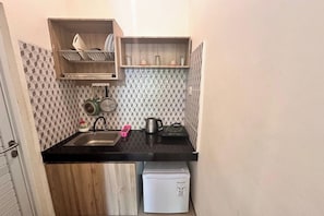 Standard Room, Pool View | Private kitchenette | Coffee/tea maker, electric kettle