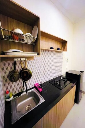 Standard Room, Pool View | Private kitchenette | Coffee/tea maker, electric kettle - Mora Residence Jimbaran (Jimbaran)
