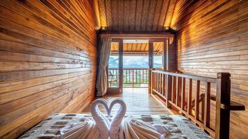 Studio, 1 kamar tidur, pemandangan danau | 1 kamar tidur, minibar, meja kerja, dan Wi-Fi gratis