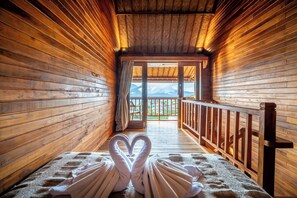 Studio, 1 Bedroom, Lake View | 1 bedroom, minibar, desk, free WiFi