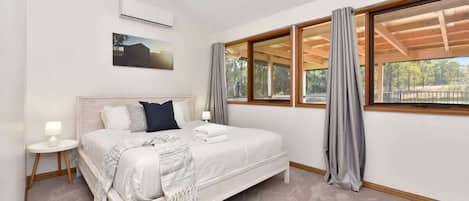 5 habitaciones, tabla de planchar con plancha, wifi y ropa de cama