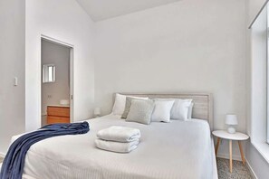 5 Schlafzimmer, Bügeleisen/Bügelbrett, WLAN, Bettwäsche
