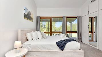 5 bedrooms, iron/ironing board, WiFi