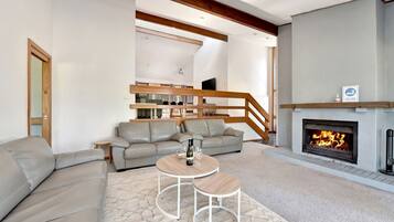 Smart TV, fireplace, DVD player