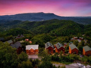 Exterior - Luxe Retreat @ FireFly Vista~Epic Views~Pvt Pool~Firepit~Sleeps 24! (Sevierville)