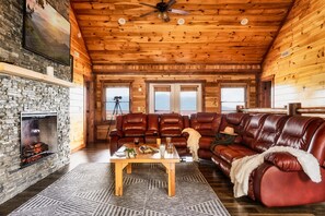 Smart TV, fireplace - Luxe Retreat @ FireFly Vista~Epic Views~Pvt Pool~Firepit~Sleeps 24! (Sevierville)
