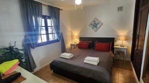 3 bedrooms, iron/ironing board, travel cot, WiFi -  family sized villa with private pool, 3 bed 2 bath and 5 minutes to the beach! (Tías)