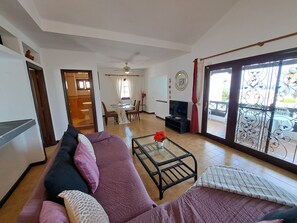 Smart TV -  family sized villa with private pool, 3 bed 2 bath and 5 minutes to the beach! (Tías)