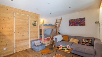 3 slaapkamers, een strijkplank/strijkijzer, gratis wifi, beddengoed