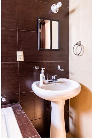 Dusche, Handtücher, Seife, Shampoo