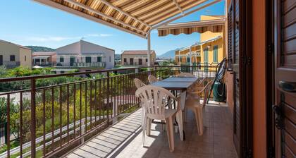 Casa de vacaciones "Oceanía" con vistas al mar, 2 balcones y piscina compartida