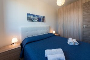 3 bedrooms, bed sheets - Holiday Home "Stella Marina" with Sea View, 2 Balconies & Shared Pool (Campofelice di Roccella)