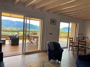 Smart TV, table football, ping pong, video library